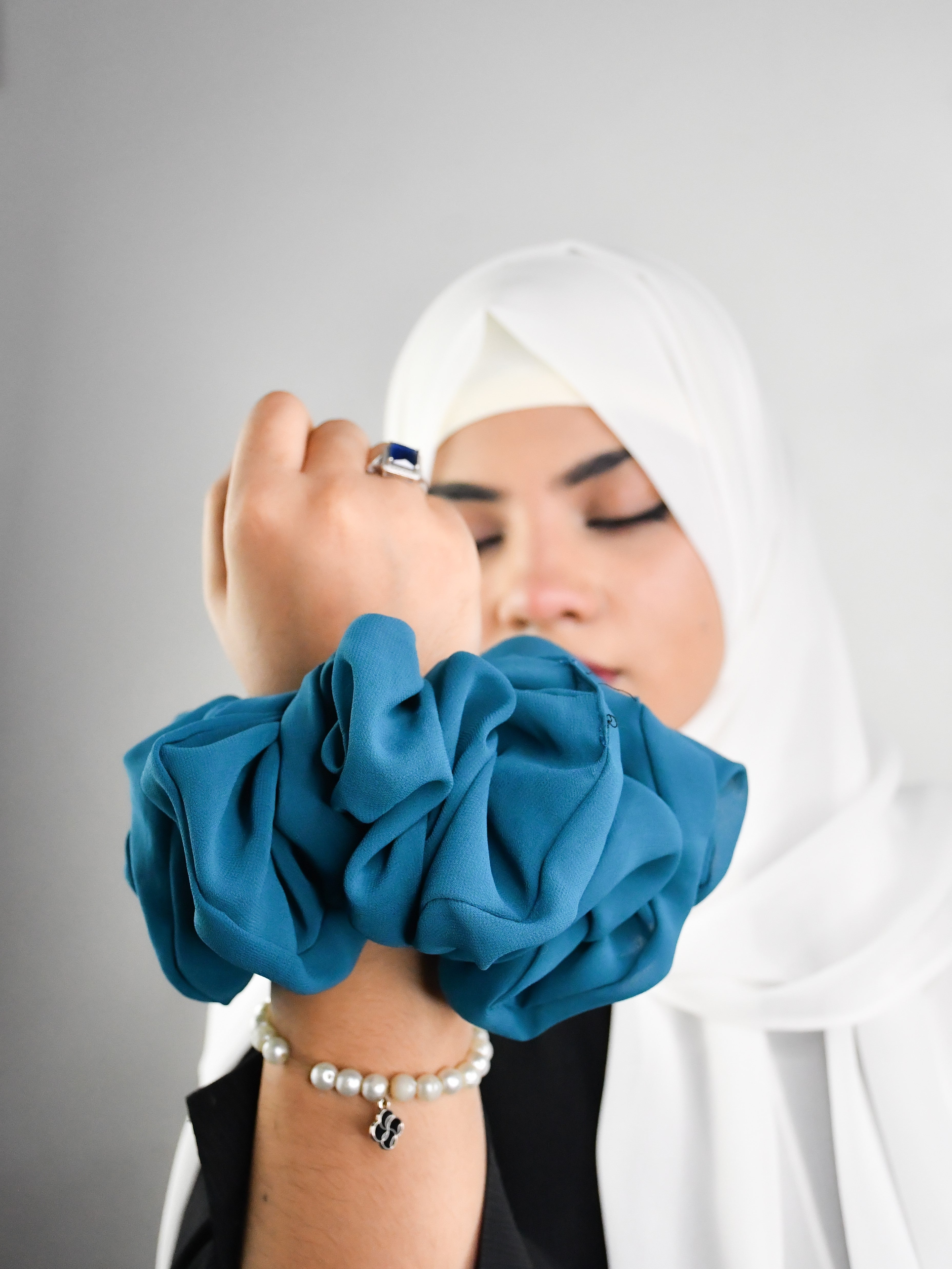 hijab volumizer 
hijab scrunchi 