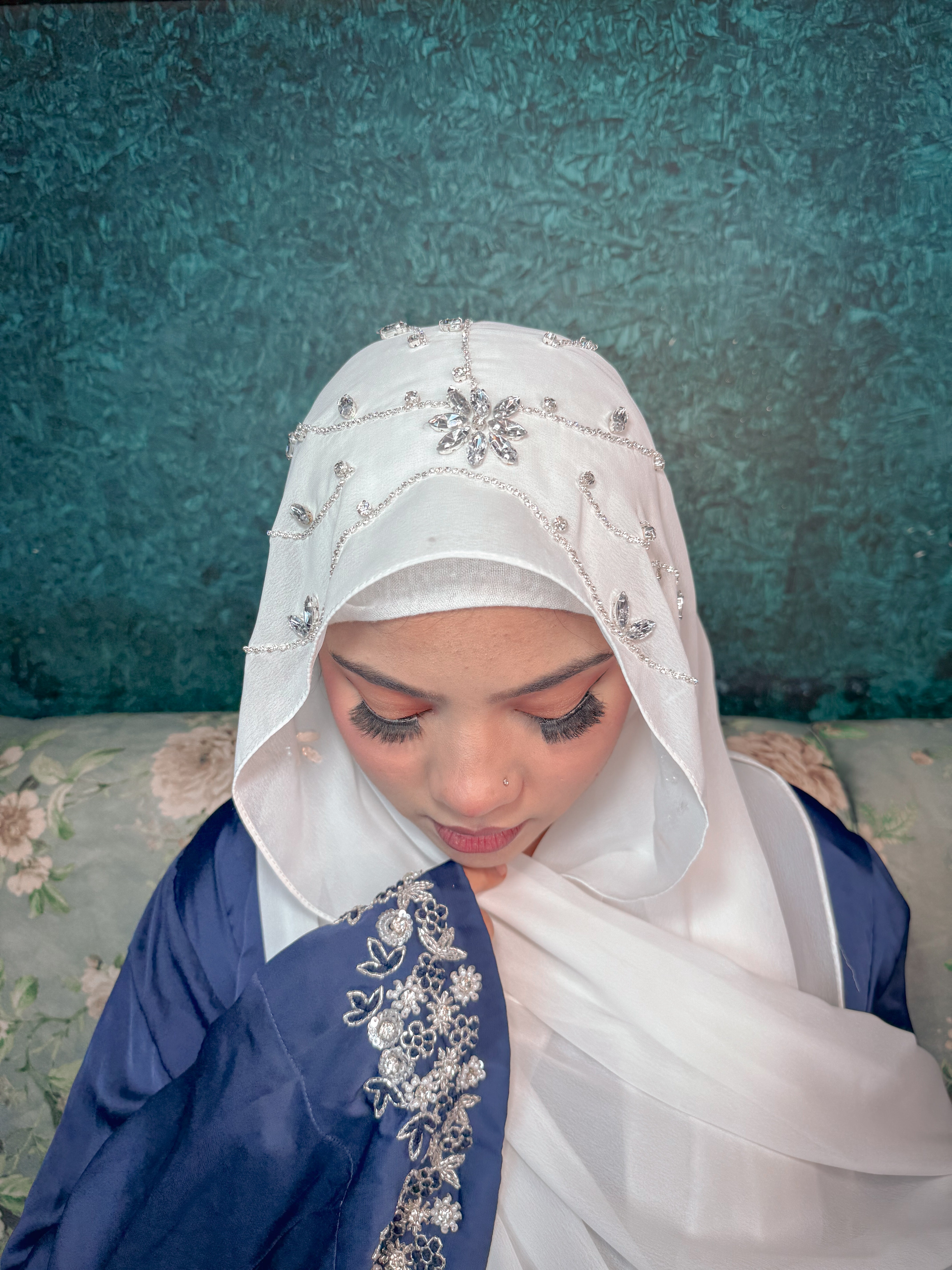 White Diamond Premium Handwork Taj Hijab (SIZE 180 cm x 70 cm)