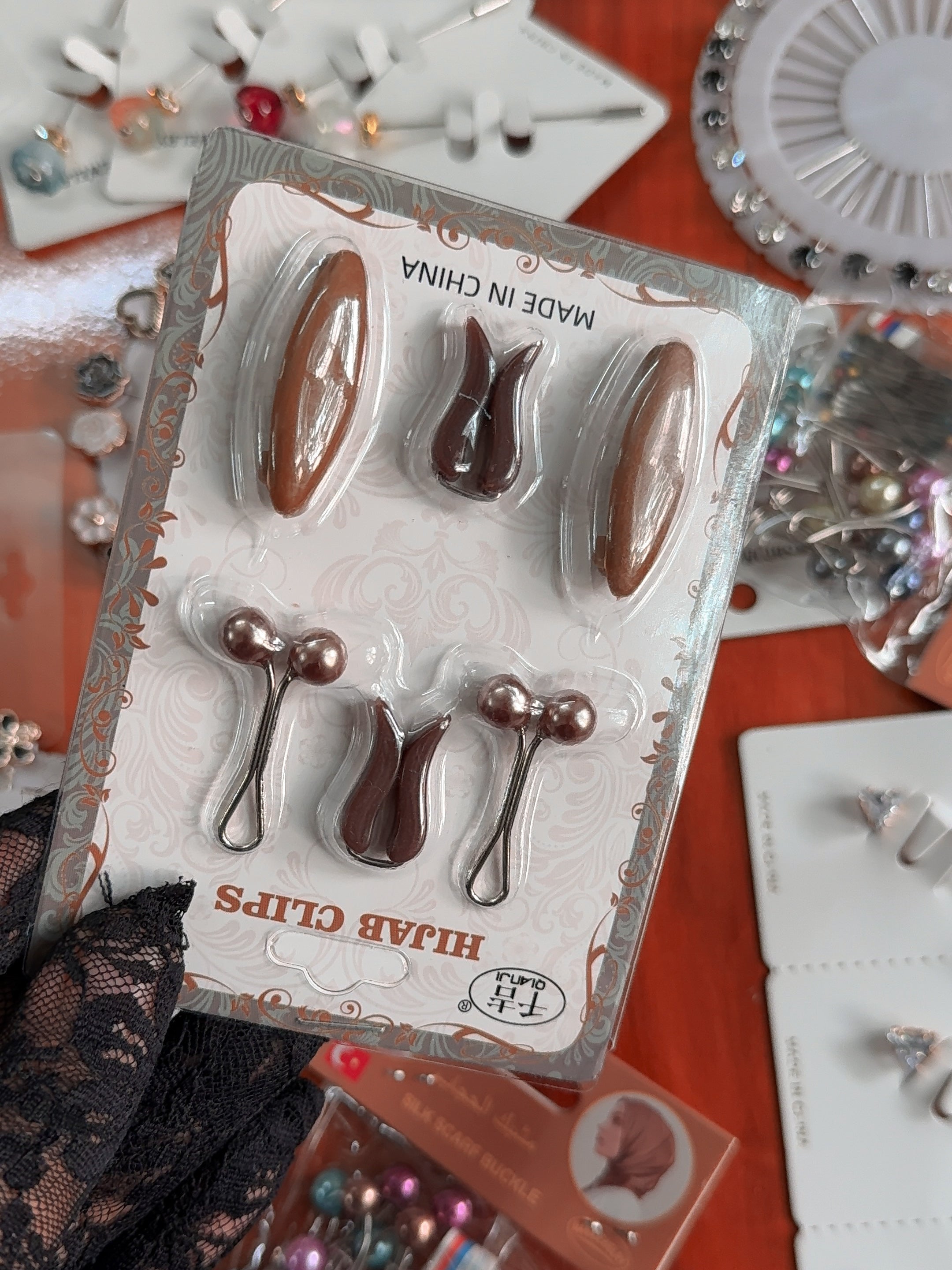 SET OF LOOP PINS AND NO SNAG SAFETY PINS