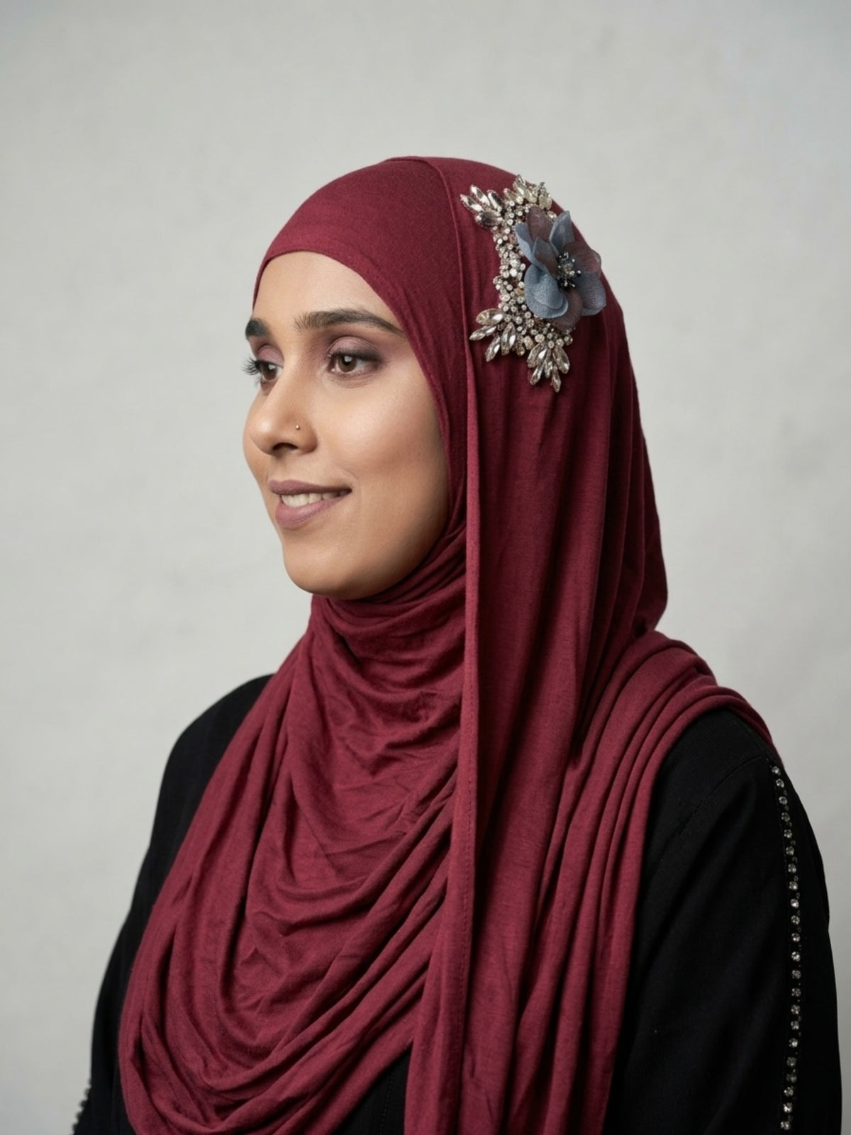 Instant Jersey Hijab with Embellished Floral Brooch – Pre-Stitched Slip-On Headscarf