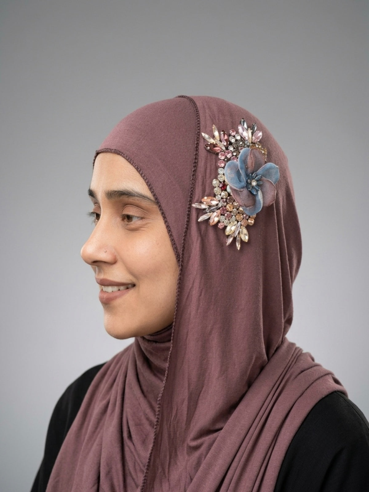 Instant Jersey Hijab with Embellished Floral Brooch – Pre-Stitched Slip-On Headscarf