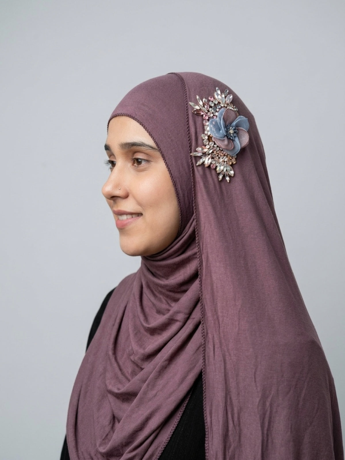 Instant Jersey Hijab with Embellished Floral Brooch – Pre-Stitched Slip-On Headscarf