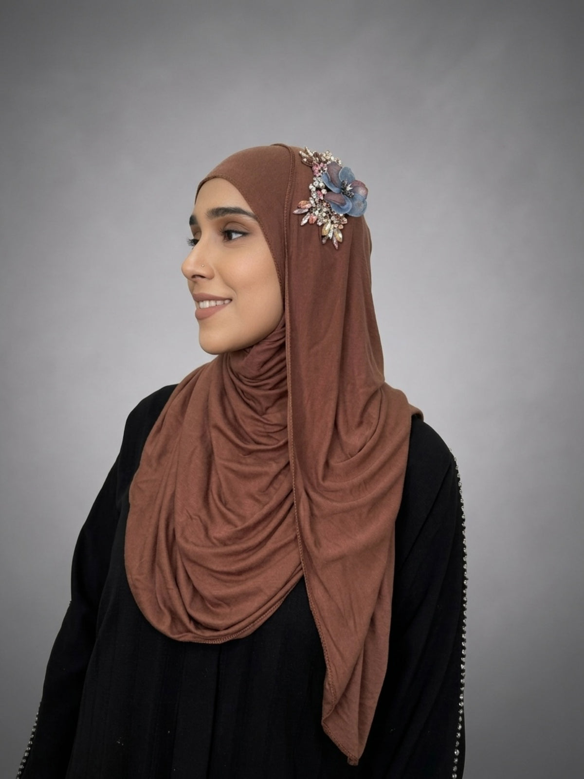 Instant Jersey Hijab with Embellished Floral Brooch – Pre-Stitched Slip-On Headscarf