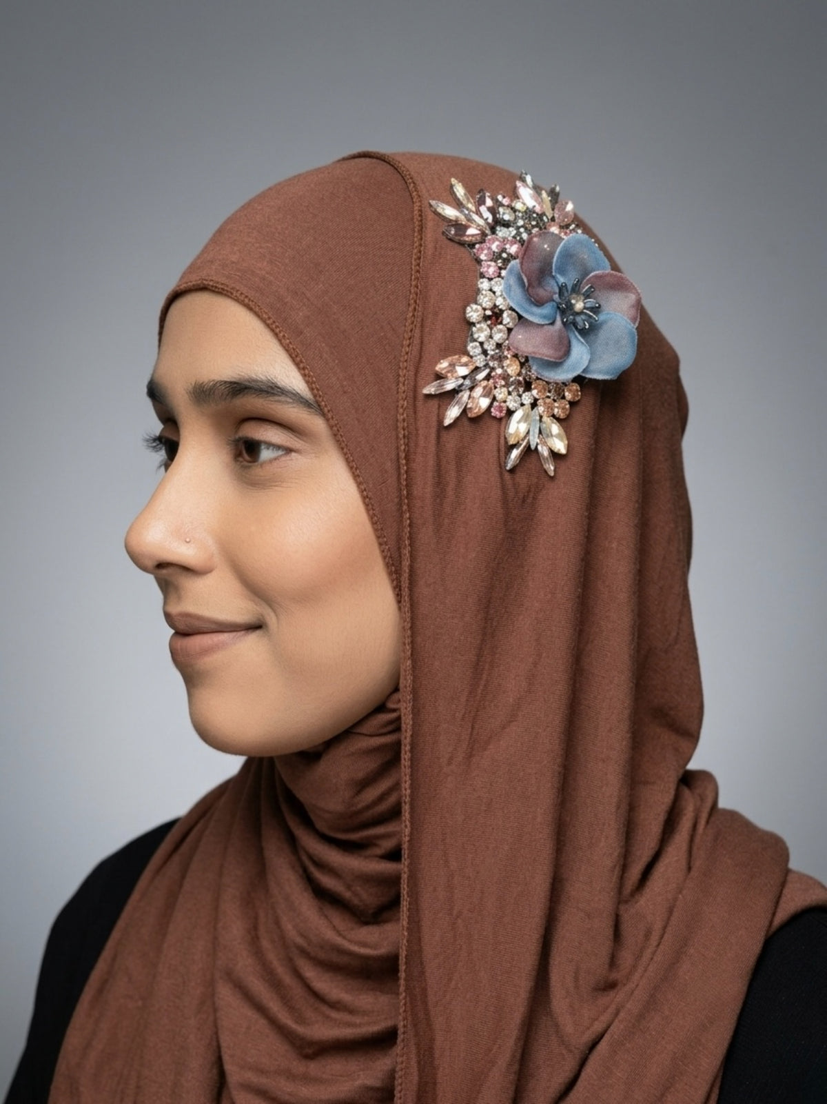 Instant Jersey Hijab with Embellished Floral Brooch – Pre-Stitched Slip-On Headscarf