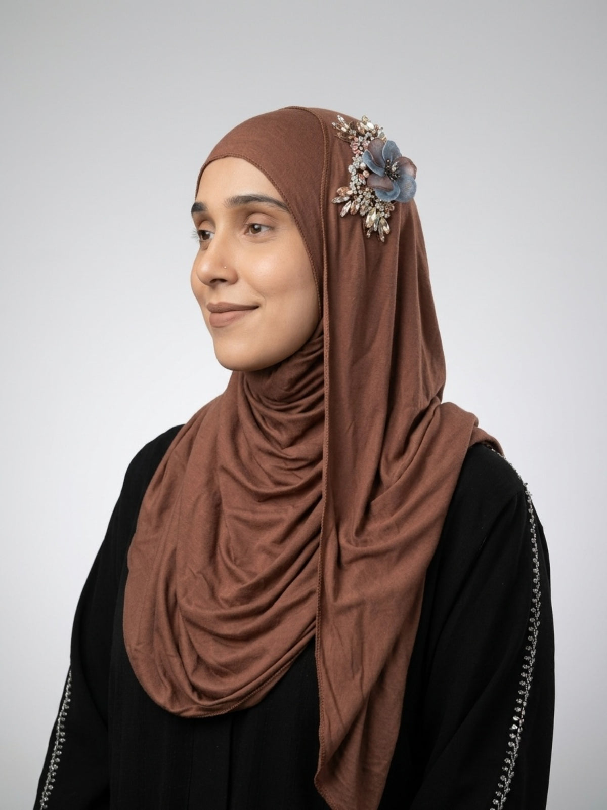 Instant Jersey Hijab with Embellished Floral Brooch – Pre-Stitched Slip-On Headscarf