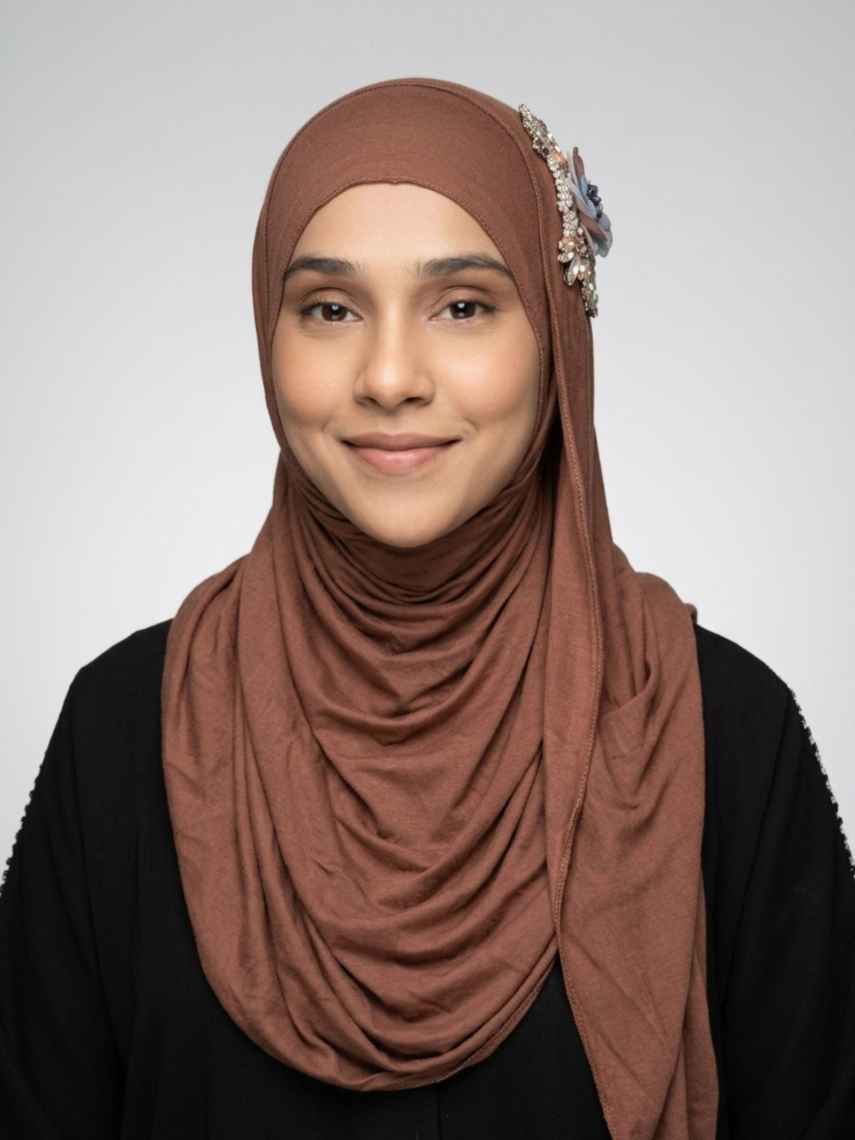 Instant Jersey Hijab with Embellished Floral Brooch – Pre-Stitched Slip-On Headscarf